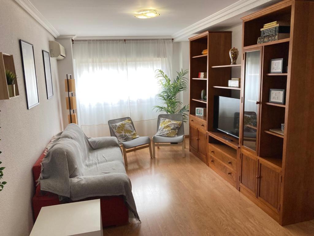 Apartamento Grande, 2 Dormitorios, Garaje Gratis Madrid Luaran gambar