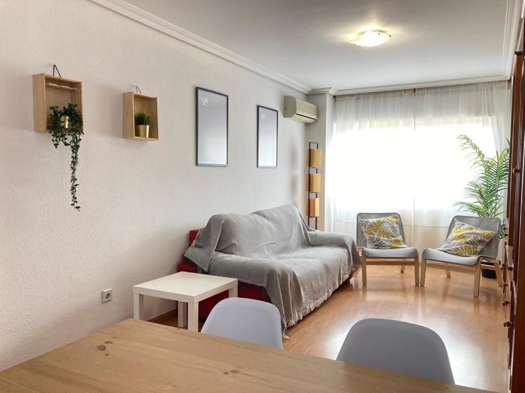 Apartamento Grande, 2 Dormitorios, Garaje Gratis Madrid Luaran gambar